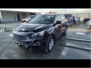 Voiture accidentée : PEUGEOT 3008