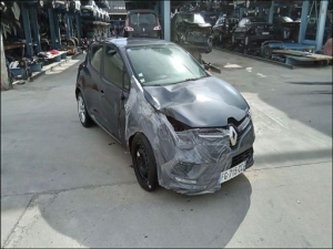 Voiture accidentée : RENAULT CLIO