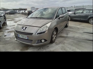 Voiture accidentée : PEUGEOT 5008