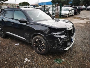 Voiture accidentée : PEUGEOT 2008