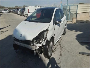 Voiture accidentée : PEUGEOT 208